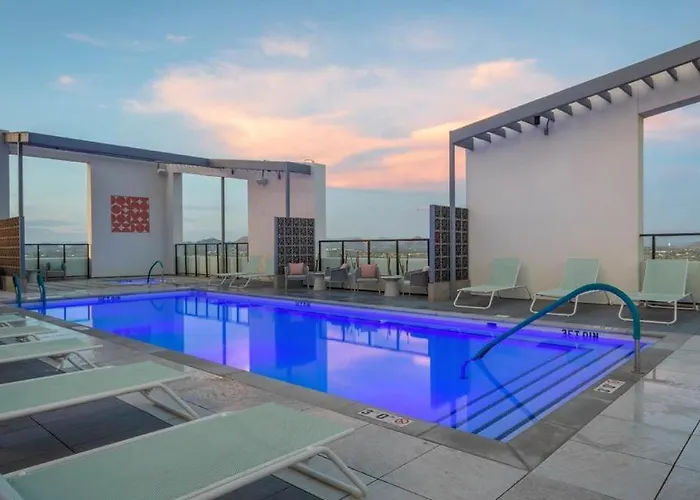 Boulevard Modern Highrise Sky Pool & Gym *