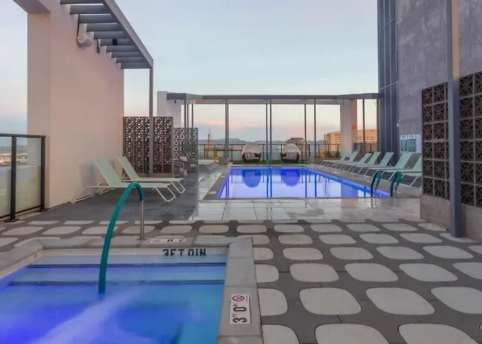 Boulevard Modern Highrise Sky Pool & Gym Appartamento *